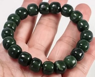 Stunning 152 Carat Natural Jade Bead Stretch Bracelet
