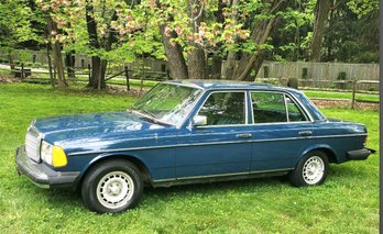 1983 Mercedes- Benz 300 D Turbo Diesel - Attractive 4- Door Blue Body, Large Sunroof, New Battery & Oil Change