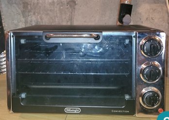 Nice Delonghi Convection Oven - Wants To Cook YOUR Meals!