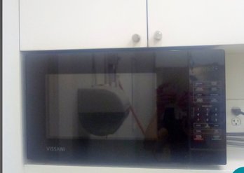 Vissani Working  Microwave Oven Model HVM1110B, Mfg. Feb. 2022   ***Separate Pick-Up Location Sat. 8/10