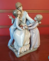 Lladro Mother's Day - A Gift Of Love - Fine Porcelain Figurine From Spain    DR