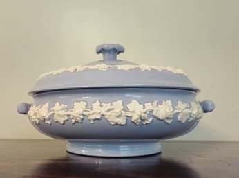 Wedgwood Embossed Queen's Ware Cream On Lavender Plain Edge Covered Vegetable Tureen