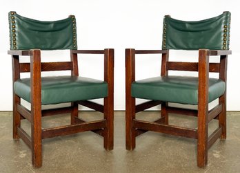 A Pair Of Antique Mission Oak Arm Chairs With Leather Seats And Nailhead Trim