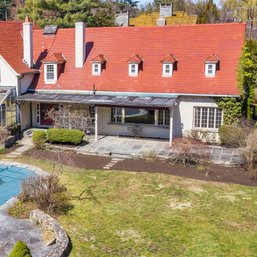 500 SF - Gorgeous Bluestone Patio With Many 48' Stones And Great Patina