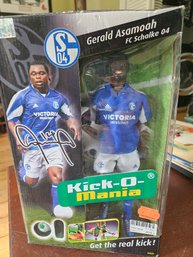 #38 - Kick-O-Mania Gerald Asamoah Soccer Star Action Figure FC Schalke No. 09533 Revell