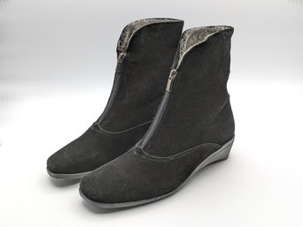 Cozy Black Boots With Fake Fur Lining (La Canadienne)