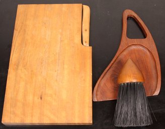 DANISH MODERN TEAK BRUSH & PAN & A MID CENTURY MODERN GERMAN CUTTING BOARD WITH HIDDEN PAMESOH SOLINGEN KNIFE