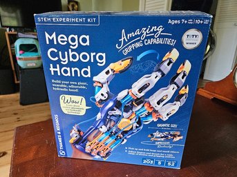 #87 - Thames & Cosmos Mega Cyborg Hand New In Box Stem Experiment Kit New In Sealed Box.