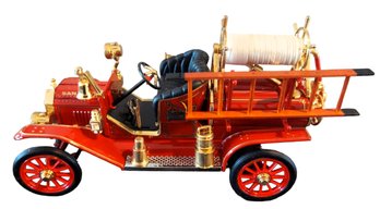 Road Signature 1914 Ford Model T Diecast 1/18 Fire Engine With Display Case