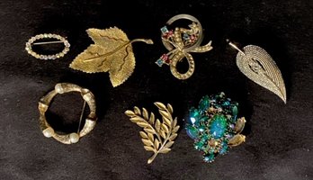 Grouping Of Vintage Brooches For Upcycle Or Repair