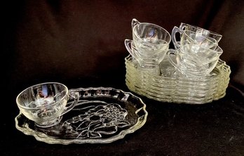 Vintage Set Of Hostess Snack Trays - 15 Pieces