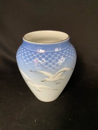 B&G Denmark For The Danbury Mint Copenhagen Porcelain Seagull Vase