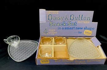 Vintage Antique Daisy Button Patterned Snack Set - 8 Pieces, In Original Box