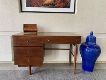 Distinctive Furniture By Stanley Vintage Mid Century Writing Desk
