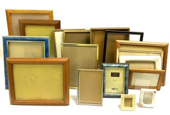 Collection Of 17 Vintage Frames
