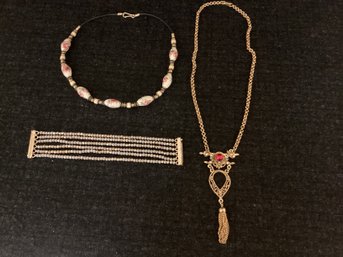 Two Vintage, Super Nice Necklaces And One Vintage Bracelet. Super Pieces.