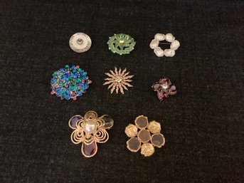 8 Vintage Pins All In Great Shape Everything There Nothing Missing.