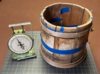 Vintage Scale And Wooden Bucket, Buckets A Bit Dry, Needs A Good Soak And Should Be Good As New.