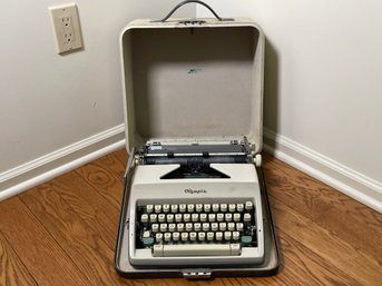 Vintage Olympia De Luxe Typewriter