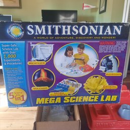 #15- B- Smithsonian Mega Science Lab Has Over 1,000 Experiments.