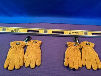 2 Pair Of Thinsulate  Gloves And One 4 Foot Level,gloves Are Brand New Never Used, Level Is Used Great