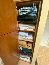 The Towel Closet Full 100 Percent Cotton In Very Good Condition