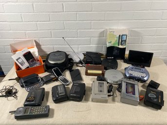 Sony Walkman Discman D-66 Sanyo Panasonic Aiwa San Disk Sansa E260 Blackberry Nokia More Vintage Electronics