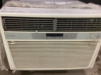 (25,000) BTU, Frigidaire  Air Conditioner, Like New In Great Shape Very Clean (works)