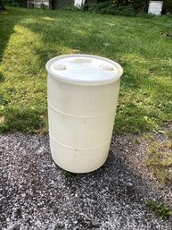 Heavy Duty, Plastic 55 Gallon Drum With Locking Caps. Great Shape Like New.