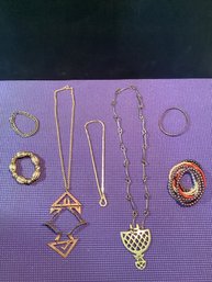 Gold And Copper Colored Themed Costume Jewelry Lot - Some Brass And Copper Items