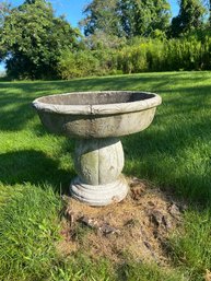 Cast Cement Look Resin Cast Bird Bath 24in Wide X21in Tall Very Good Condition