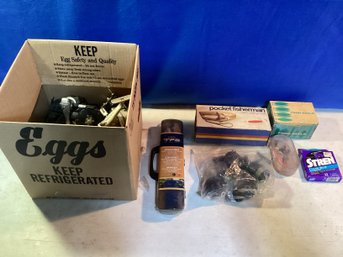 20 Vintage Fishing Reels, And Parts Most Are In Good Shape