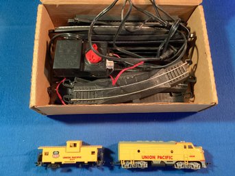 Union Pacific, Engine And Caboose With Track And Transformer Whole Set