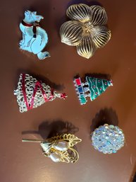 Assorted Women's Vintage Brooch Pins