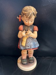 Vintage M.I. Hummel Goebel Porcelain Figurine 'stitch In Time' Girl Knitting #255