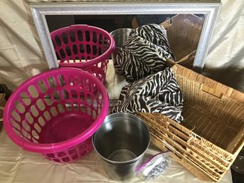 Bathroom Accessories Lot