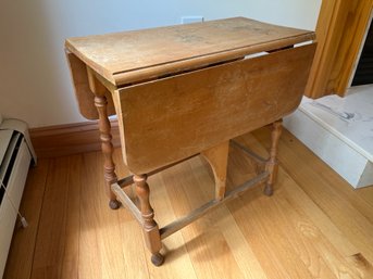 Small Drop Leaf Side Table, Open 24.75x20.75x20.75in, Closed 11.25x20.75x20.75in
