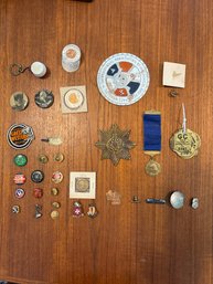 Mystery Lot Of Antique And Vintage Collectibles Advertising Political Pins Gucci Buttons (19)