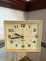 Vintage WESTCLOX Electric Wall Clock Nile S13-K White