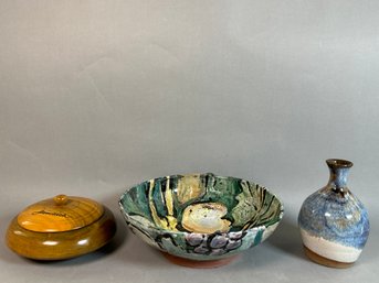 Beautiful Pottery With Wooden Bowl