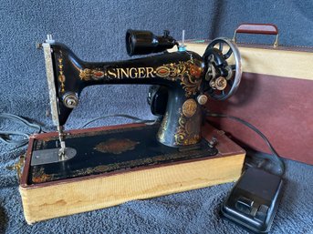 Singer Sewing Machine Antique Serial Number G2550076 Powers On Motor Runs Needle Moves