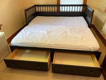 IKEA Hemnes Twin Trundle Bed 76.5x40x 36 With Bedding Prep Drawers