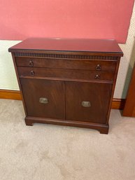 Mahogany Linen Cabinet 34x16x32in Dovetail Work Glass Top Well Made Beauty