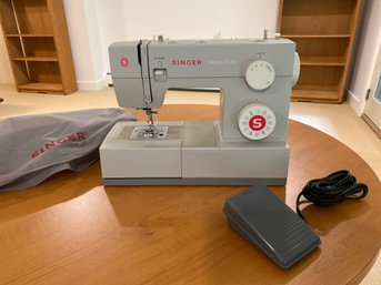 Singer Model 4423 In Excellent Condition Tested Pedal Control Working Sewing Machine