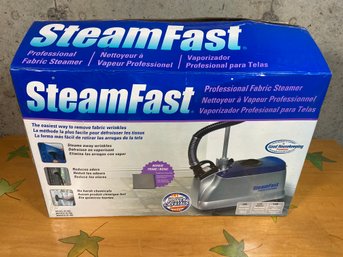 NEW Steadfast Professional Fabric Steamer SF-465 New In Box NIB Never Been Used