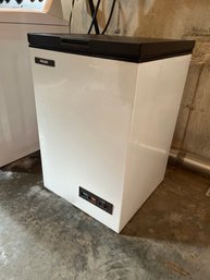 Welbilt Chest Freezer, Free Standing, Works Deep Freeze