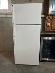 HotPoint General Electric Refrigerator/Freezer 18cu Ft WORKS Great