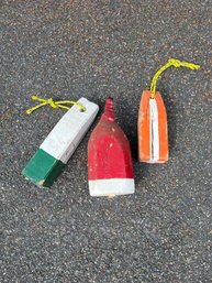 The White Set, Three Short Wooden Buoys