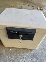 Sentry 1170  Fireproof Safe  Two Keys