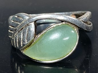 Fine Sterling Silver Ladies Ring W Jade Stone Size 7